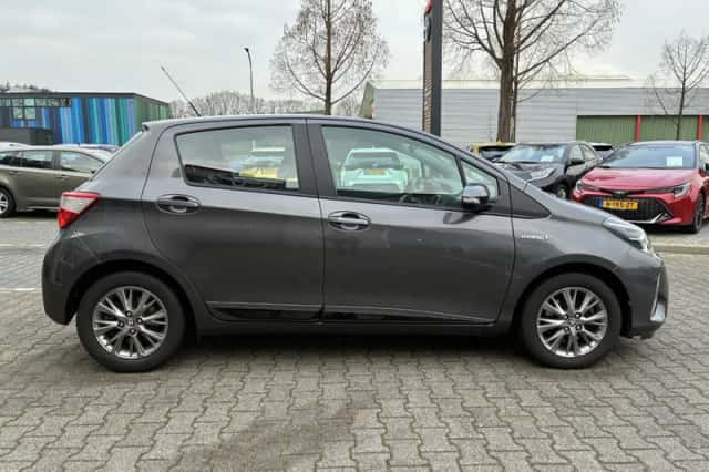 Toyota Yaris (2017) thumbnail 16