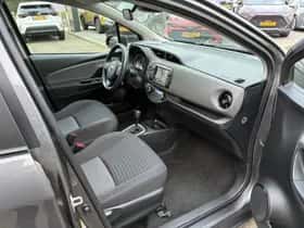 Toyota Yaris (2017) thumbnail 19