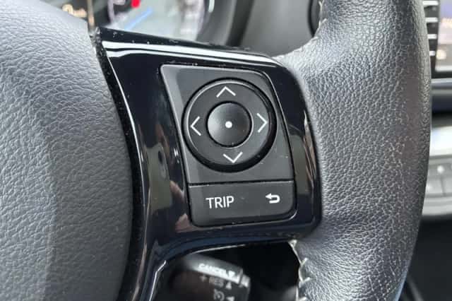 Toyota Yaris (2017) thumbnail 24