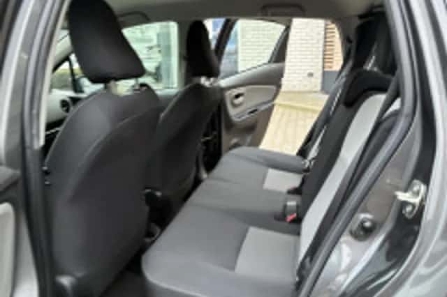 Toyota Yaris (2017) thumbnail 4
