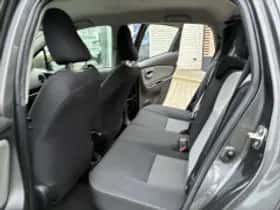Toyota Yaris (2017) thumbnail 4