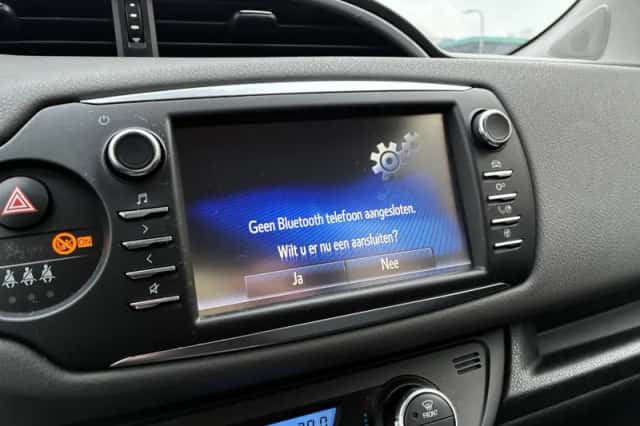 Toyota Yaris (2017) thumbnail 32