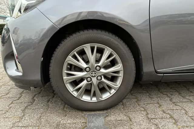 Toyota Yaris (2017) thumbnail 33