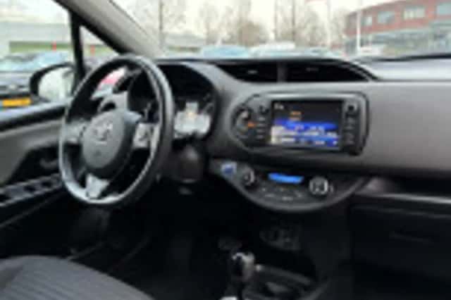 Toyota Yaris (2017) thumbnail 37