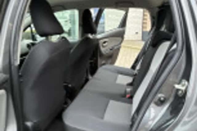 Toyota Yaris (2017) thumbnail 38