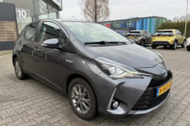Toyota Yaris (2017) thumbnail 6