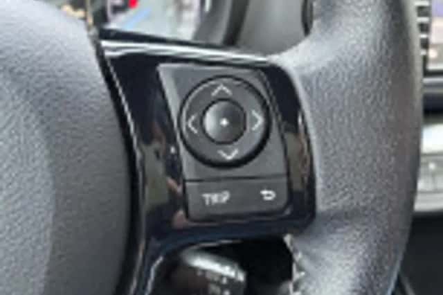 Toyota Yaris (2017) thumbnail 52