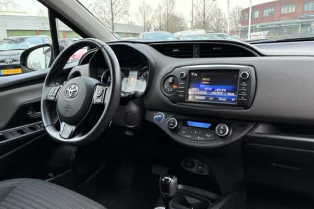 Toyota Yaris (2017) thumbnail 68