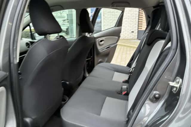 Toyota Yaris (2017) thumbnail 10