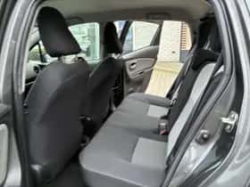Toyota Yaris (2017) thumbnail 10
