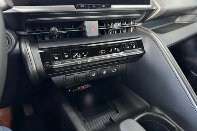 Toyota C hr (2024) thumbnail 16