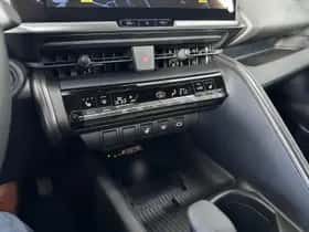 Toyota C hr (2024) thumbnail 16