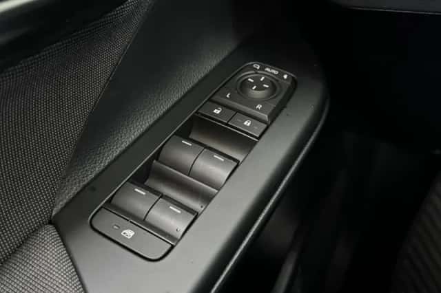 Toyota C hr (2024) thumbnail 21