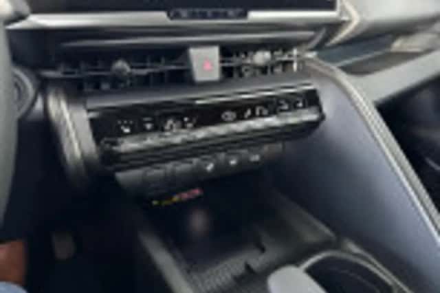 Toyota C hr (2024) thumbnail 40