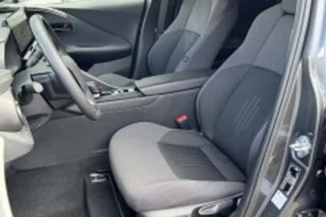 Toyota C hr (2024) thumbnail 6