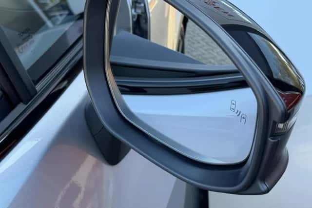 Toyota C hr (2024) thumbnail 16