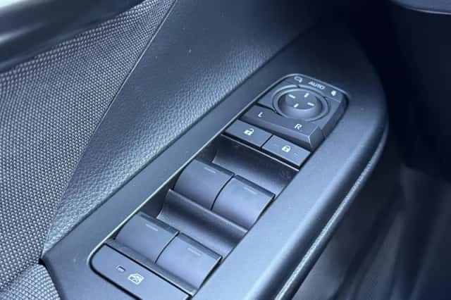 Toyota C hr (2024) thumbnail 26