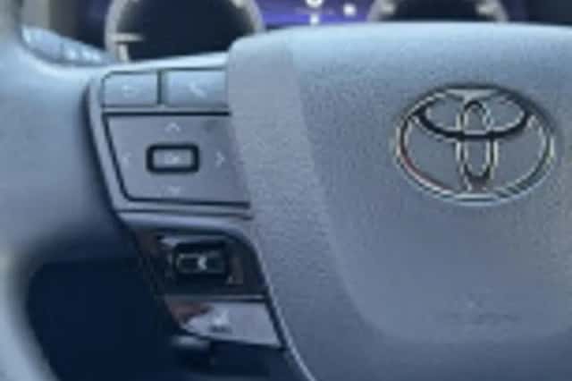 Toyota C hr (2024) thumbnail 53