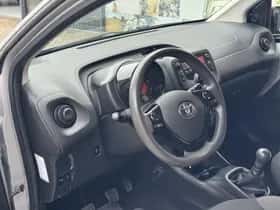 Toyota Aygo (2019) thumbnail 35