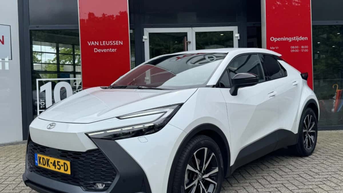 Toyota C hr (2024) — foto 1