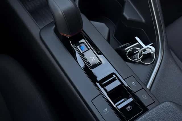 Toyota C hr (2024) thumbnail 16