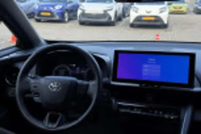 Toyota C hr (2024) thumbnail 36