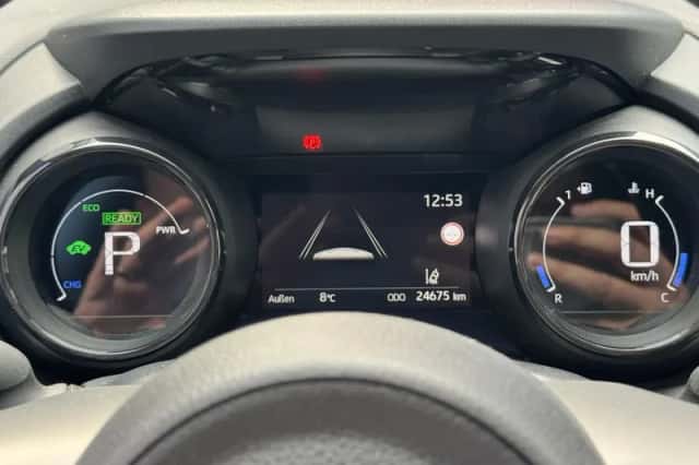 Toyota Yaris (2022) thumbnail 23