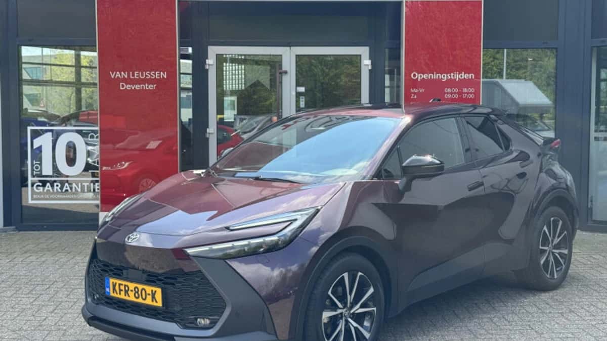 Toyota C hr (2024) — foto 1