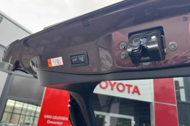 Toyota C hr (2024) thumbnail 17