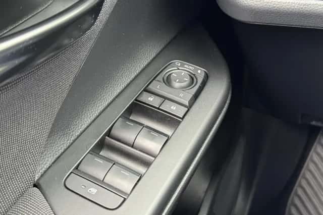 Toyota C hr (2024) thumbnail 23
