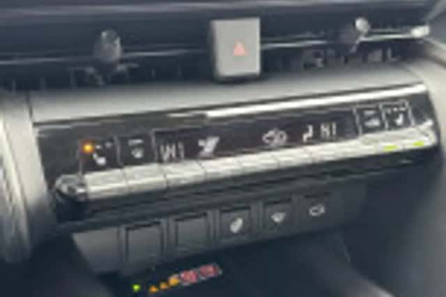 Toyota C hr (2024) thumbnail 42