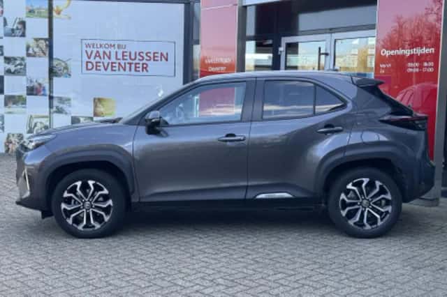 Toyota Yaris Cross (2022) thumbnail 2
