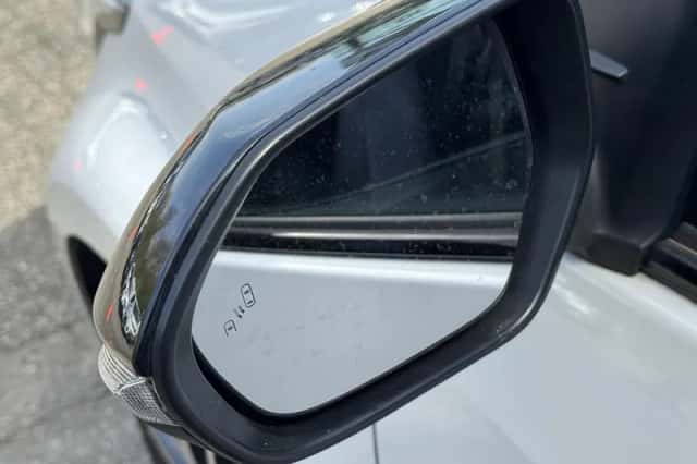 Toyota Yaris (2022) thumbnail 16