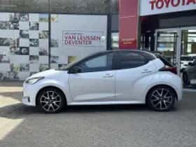 Toyota Yaris (2022) thumbnail 3