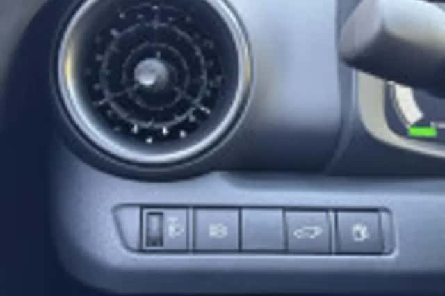 Toyota C hr (2026) thumbnail 50