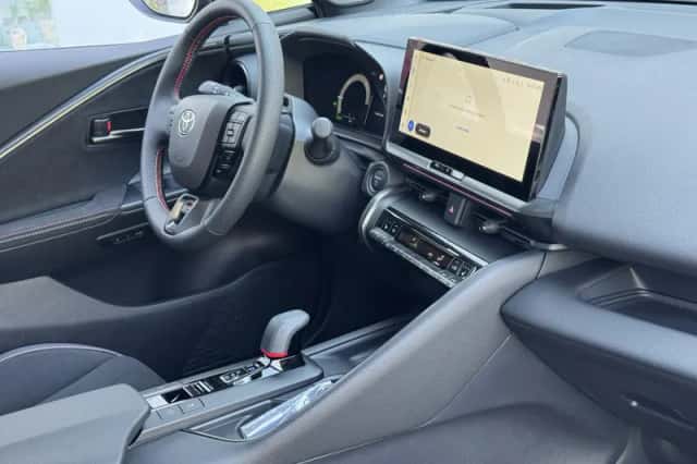 Toyota C hr (2026) thumbnail 10
