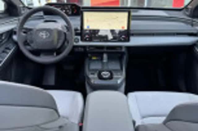 Toyota C hr (2026) thumbnail 38
