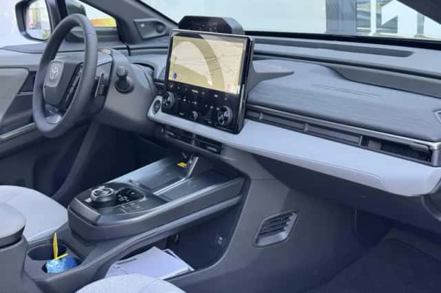 Toyota C hr (2026) thumbnail 10