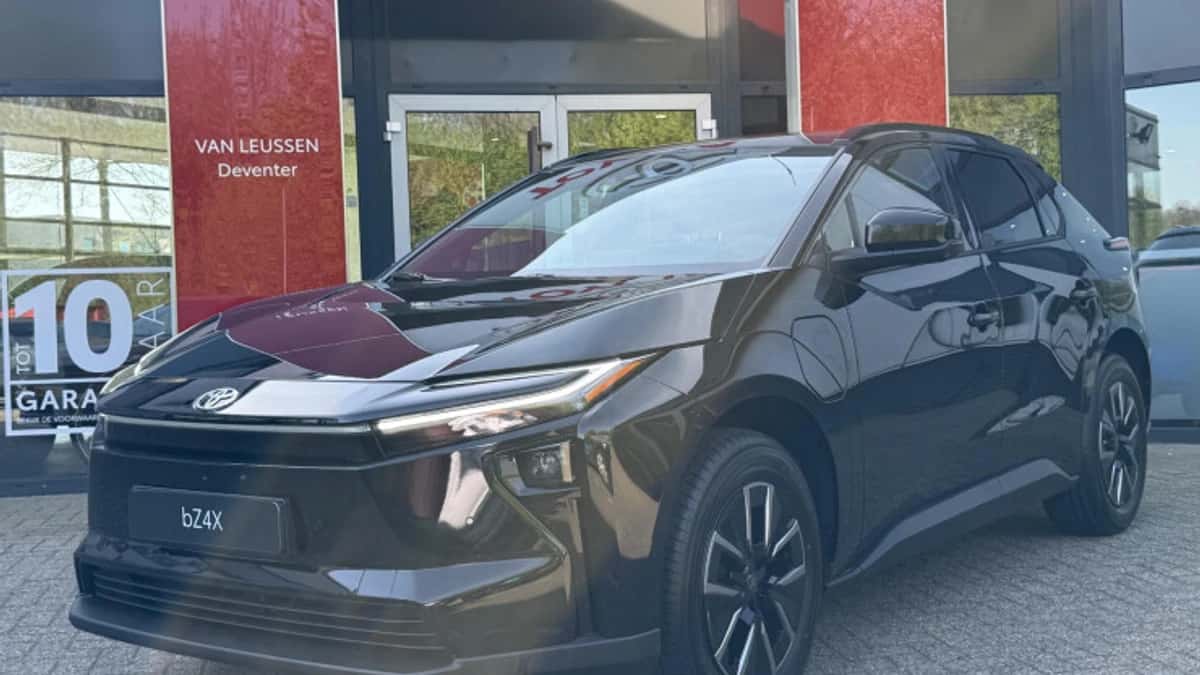 Toyota bZ4X (2026) — foto 1