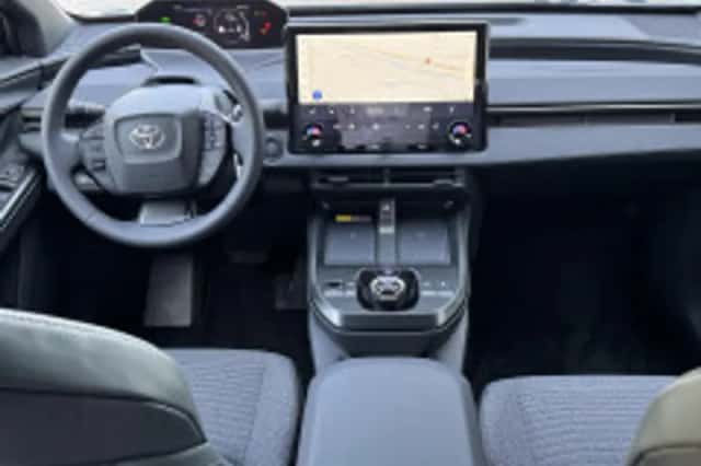 Toyota bZ4X (2026) thumbnail 4
