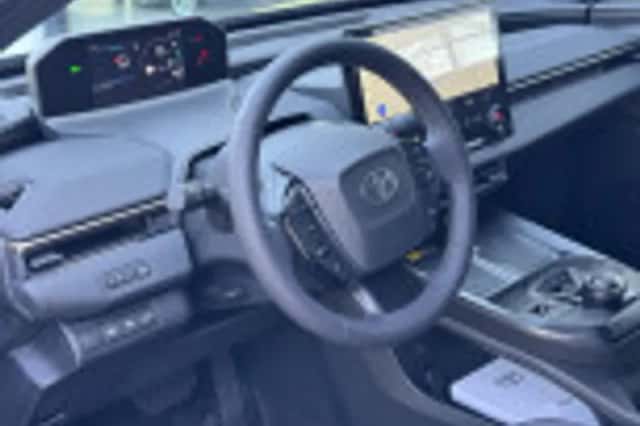 Toyota bZ4X (2026) thumbnail 36