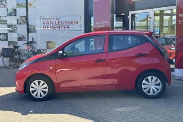 Toyota Aygo (2017) thumbnail 2