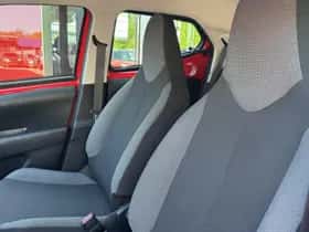 Toyota Aygo (2017) thumbnail 12