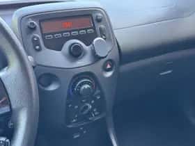 Toyota Aygo (2017) thumbnail 13