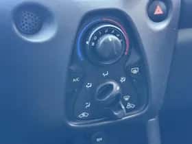 Toyota Aygo (2017) thumbnail 14