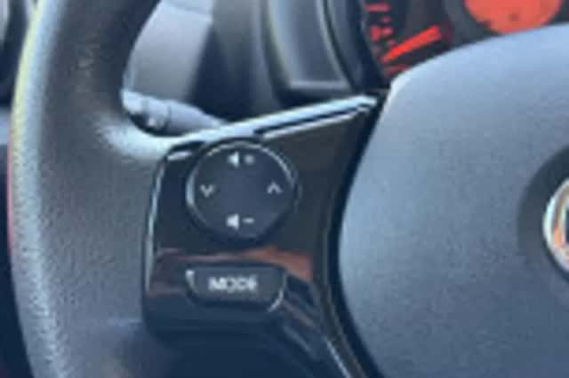 Toyota Aygo (2017) thumbnail 35