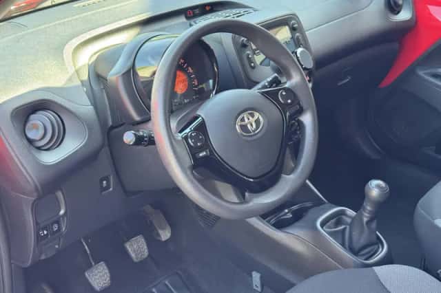 Toyota Aygo (2017) thumbnail 10