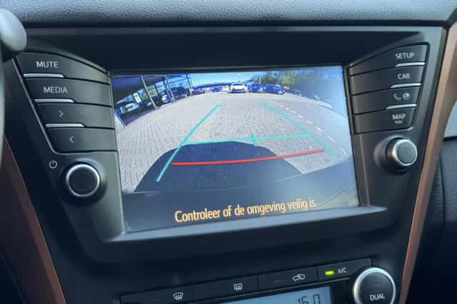 Toyota Avensis (2016) thumbnail 25