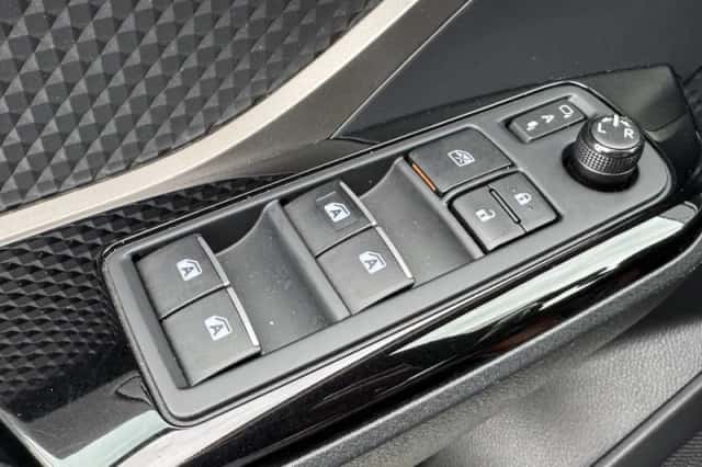 Toyota C hr (2018) thumbnail 15