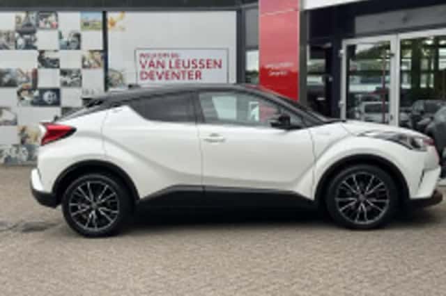 Toyota C hr (2018) thumbnail 3
